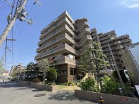 南西角部屋３ＬＤＫ！３面引き廻しバルコニーのため日当たり・風通しともに良好です♪
令和５年８月リフォーム済み！