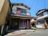 カースペース軽自動車1台分ございます。ひかりこども園まで徒歩2分♪居住用はもちろん、倉庫、収益利用にも最適です♪リフォームのご提案も可能です♪