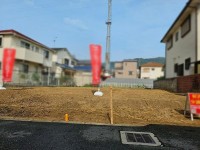 ～土地約６４．６９坪、現況更地～
お好きなハウスメーカーで建築可能です♪