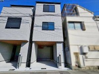 令和７年８月完成済！
ご家族みんながゆったりくつろげる広々リビング♪
屋上ルーフバルコニーあり！
