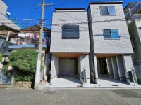 GNスタイル ～令和７年８月完成済み～
約１７．２帖のゆったりＬＤＫ♪
前面道路幅員約６ｍあり！お車の出し入れも安心です。