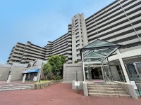 ～最上階４ＬＤＫ南向きバルコニーのお部屋！～
ペット飼育可能マンションです♪（規約による制限）
イズミヤショッピングセンター八尾まで約５００ｍのため買い物も便利♪