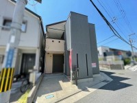 ～平成２３年建築、北東角地３ＤＫ！～
全居室６帖以上あり♪