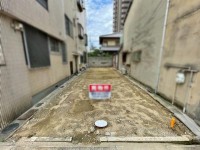 「建築条件なし」お好きなハウスメーカーで建築できます。
前面道路幅員約６ｍ、現況更地