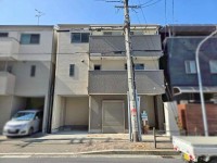 GNスタイル ★平成２３年建築、木造３階建て３ＳＬＤＫ！
★令和７年５年リフォーム済み♪
★ご家族みんなでくつろげる１８帖のゆったりＬＤＫ