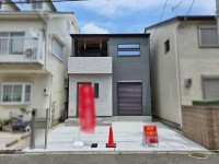 ～木造２階建て４ＬＤＫ、カースペース２台可能♪～
アリオ八尾まで約８５０ｍのため買い物便利◎