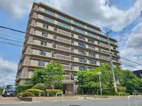 ■６階南向きにつき日当たり・風通し良好です。
■カウンターキッチンの広々１８．３帖リビングです。
■大和八木駅まで徒歩１５分、交通・生活至便な立地です