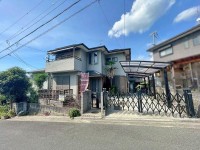GNスタイル 緑に囲まれた閑静な住宅地に佇む一軒家。
澄み渡る空気、鳥のさえずり等自然を感じられる環境。
車は２台駐車可能で、４ＬＤＫの各部屋は６帖以上収納付き。