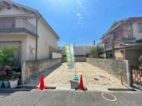 ～建築条件なし売土地、お好きなハウスメーカーで建築可能です♪～
約２０．７７坪、間口約６ｍの整形地
前面道路幅員約６．７ｍありお車の出し入れも安心です。