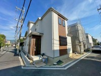 ～１号棟 北西角地４ＬＤＫ～
カースペース２台可能♪（車種による）
ご家族みんながゆったりくつろげる広々ＬＤＫは約１６帖あり
