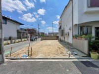 ～建築条件なし売土地！お好きなハウスメーカーで建築可能です～
土地約２２．６坪、北東角地