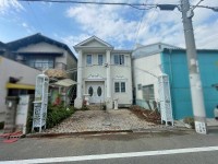 ～平成１５年建築、東急ホームズ施工の注文建築～
土地約３４．４７坪、南向きのお家です♪
