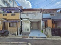 GNスタイル ～木造３階建て４ＬＤＫ！令和７年９月リフォーム完成～
近鉄大阪線「近鉄八尾」駅まで徒歩４分
周辺商業施設が充実しており生活に便利な立地です♪