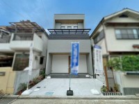 ~令和7年6月完成済み3LDK~
外からの視線が気にならない2階リビング♪ご家族やお客様との会話も楽しめる対面キッチンです。