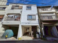 ～車庫付き木造３階建て３ＤＫ～
空家のため気兼ねなく内覧可能です。お気軽にお問い合わせください！