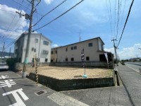 〇楠根川沿い４２.９５坪の北西角地、建築条件なし
〇高安駅徒歩１２分の好立地
