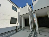 GNスタイル ★２号棟３ＳＬＤＫ
★約２０帖の広々ＬＤＫ！
★カースペース２台可能♪（車種による）