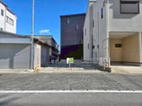 GNスタイル ★建築条件なし売土地！お好きなハウスメーカーで建築可能です♪
★前面道路約８ｍ、現況更地
★周辺商業施設が充実しており生活に便利な立地です◎