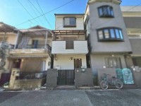 ★木造３階建て４ＳＤＫ
★谷町線「出戸」駅まで徒歩１０分の立地♪