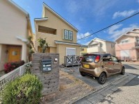 GNスタイル ■平成18年建築の3LDK(4LDKへ間取り変更可）
■並列駐車2台可能
■インナーバルコニー・ウッドデッキ等うれしい設備が充実
