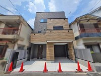 GNスタイル ★令和８年７月完成済み４ＬＤＫ！
★屋上ルーフバルコニーあり♪
★全居室に収納スペースが確保されておりお部屋をスッキリとお使いいただけます♪