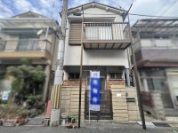 GNスタイル ★木造２階建２ＤＫ南向きのお家です！
★室内改装履歴有
★収益用や建て替え用地としても是非ご検討ください♪