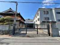 GNスタイル ★土地２３１．１９平米、倉庫兼居宅の３ＬＤＫ＋キッチン
★前面道路幅約８．２ｍありお車の出し入れも安心です。