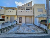 GNスタイル ★約２０帖の広々リビングが魅力の３ＬＤＫ！
★令和８年４月リフォーム完成予定♪
★カースペース２台可能（車種による）