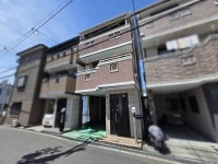 GNスタイル 〇平成１３年築、２沿線利用可能な３階建４ＬＤＫ
〇駅まで徒歩圏内にカースペース１台付き
