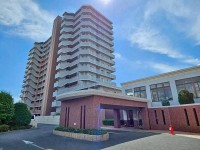 GNスタイル ★平成１５年建築、ペット飼育可能マンションです！（規約による制限有）
★８階部分３ＬＤＫ！南向きバルコニーのため日当たり良好♪
★令和８年３月室内リフォーム済み！