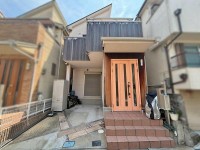 GNスタイル ◆平成１６年築の３ＬＤＫ！
◆前面道路幅員約４．９ｍ以上の整形地♪
◆駐車1台可能！