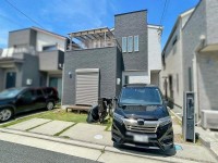 ★2018年建築、4LDK南向きのお家です♪
★カースペース2台可能♪(車種による)
★リビングで遊ぶお子様を見守りながらお料理ができる対面キッチン!