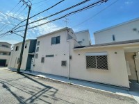 GNスタイル ★木造２階建て３ＬＤＫ
★約１６．６帖のＬＤＫと全居室６帖以上ありゆったりとした間取りになっています。
★浴室は約１．２５坪でジェットバス付き♪
