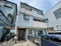 GNスタイル ★鉄骨造３階建４ＬＤＫ！カースペース２台可能（車種による）
★令和８年５月リフォーム済
★約１８．７帖のＬＤＫと全居室６帖以上ありゆったりとした間取りになっています