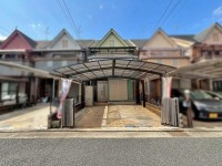 GNスタイル ★木造２階建て３ＬＤＫ！カーポート付き駐車場あり♪
★令和８年８月リフォーム完成予定