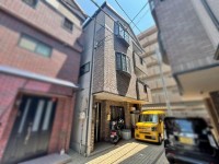 GNスタイル ◆平成１３年築、３階建て５ＬＤＫ！
◆大阪メトロ千日前線【北巽駅】まで徒歩約５分！
◆小学校・中学校までも徒歩７分圏内！