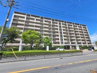 GNスタイル ★７階部分３ＬＤＫ！南向きバルコニーのため日当たり良好♪
★ペット飼育可能マンション！（規約による制限有）
★周辺商業施設が充実しており生活に便利な立地です◎