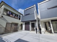 ★令和８年７月完成済み３ＳＬＤＫ！
★カースペース２台可能♪（車種による）
★約１８．６帖のゆったりＬＤＫ！