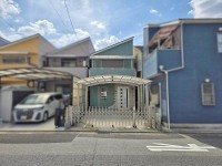 ★平成19年建築、3LDK
★カーポート付き駐車場2台可能♪(車種による)
★外からの視線が気にならない2階リビング!