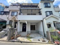 GNスタイル ☆改装歴有！即入居可能です♪
☆道路幅員約５.７ｍあり、駐車も楽々です♪