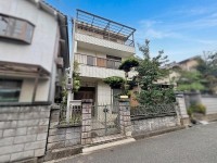 GNスタイル ★木造３階建て５ＳＬＤＫ、南向きのお家です♪
★たっぷり収納スペースでお部屋をスッキリとお使いいただけます。