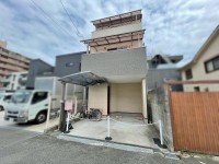 GNスタイル ★平成２６年建築４ＬＤＫ！
★リビングで遊ぶお子様を見守りながらお料理ができる対面キッチン♪
