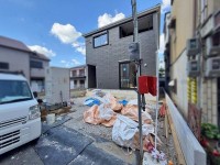GNスタイル ★木造２階建て３ＬＤＫ！
★約１７帖のＬＤＫと全居室６帖以上あり♪
★カースペース２台可能♪（車種による）