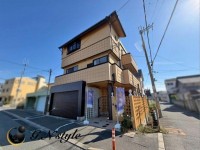 GNスタイル ★鉄骨造３階建、約２３帖の広々ＬＤＫが魅力の４ＬＤＫ！
★大切な愛車を守るシャッター付きのガレージ♪